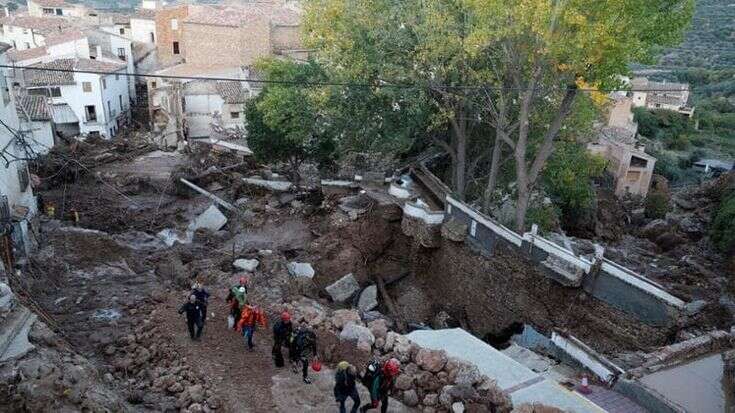 Alluvione a Valencia, in Spagna allerta a Barcellona: le news di oggi. Il premier Sánchez e il capo dell’opposizione Feijóo attesi oggi nelle zone colpite. Il bilancio è di 95 morti