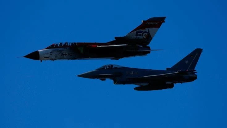 Due boati nel cielo della Romagna, allarme sui social. “Erano due caccia”