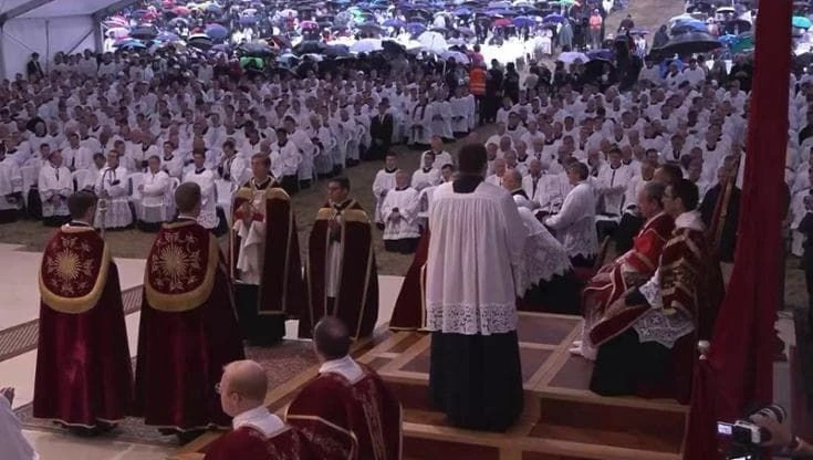 Econe, lefebvriani: fulmini e forte pioggia interrompono la cerimonia di consacrazione dei vescovi