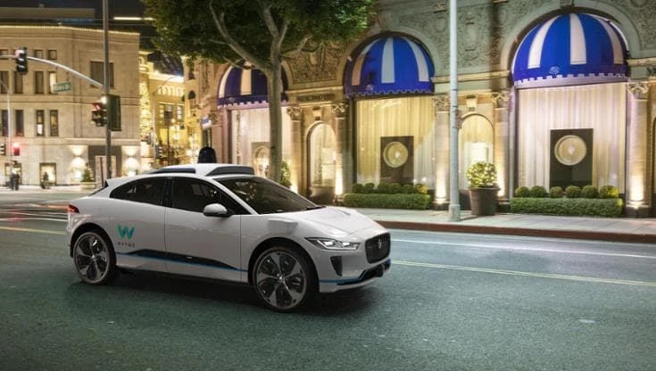 Chi si fida di un taxi guidato dall’intelligenza artificiale?