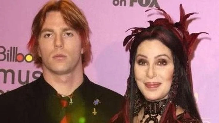Dramma per Cher, il figlio Elijah Blue Allman ricoverato per overdose: “E’ un miracolo che sia vivo”