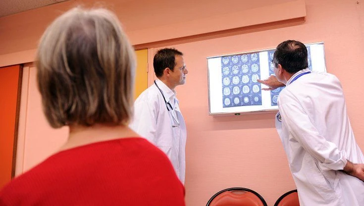 Alzheimer, la malattia nasce 18 anni prima: gli otto segnali del countdown
