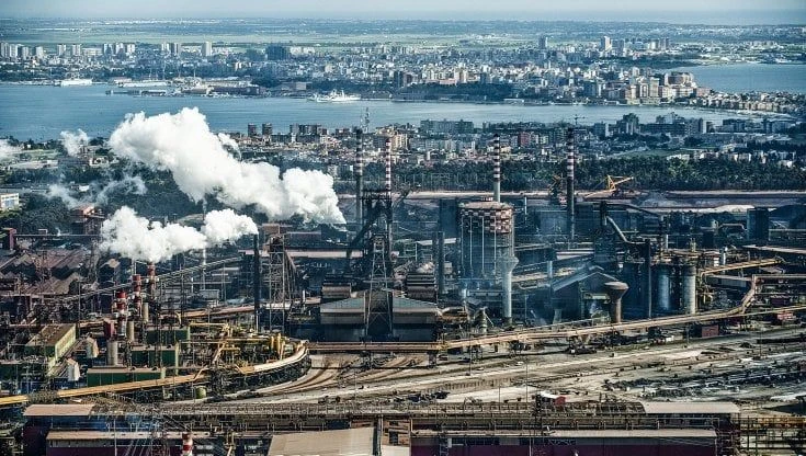 Sull’ex Ilva il governo ha fretta. Si fa strada l’ingresso anticipato