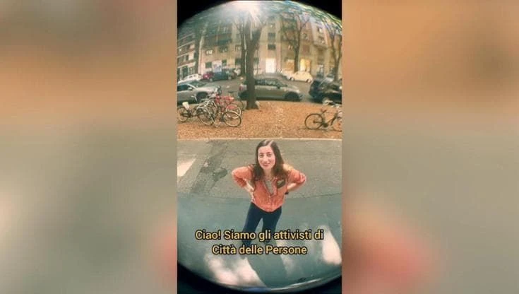 Via Aselli, gli attivisti multati per aver liberato un parterre alberato dalle auto raccolgono 4mila euro di fondi da 300 donatori: 