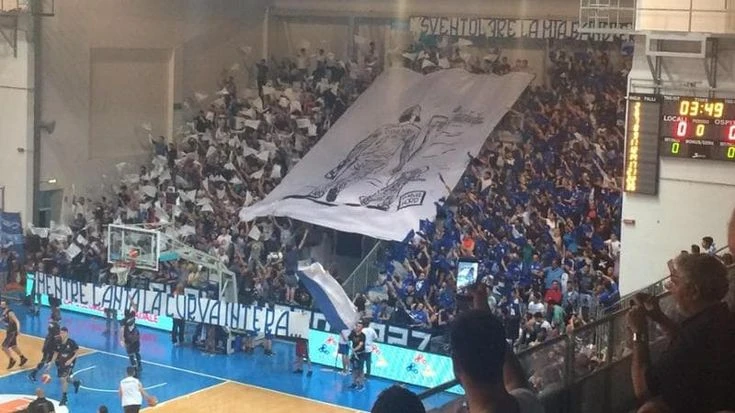 Le tifoserie violente del basket: i precedenti scontri tra ultras