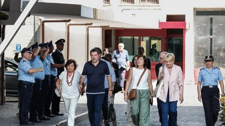 Meloni con la figlia, Tajani dal Papa, Salvini in visita a Rebibbia. Il Ferragosto del governo