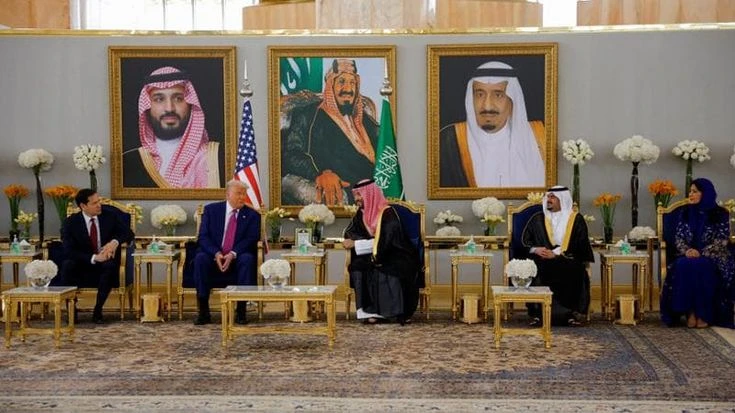 Trump in Medio Oriente, le news di oggi. Il presidente Usa atterra a Riad e viene accolto da MbS