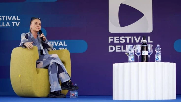 Paola Barale: “Io, mia madre, la voglia di libertà, Mike e i prosciutti. Sono una persona fortunata”