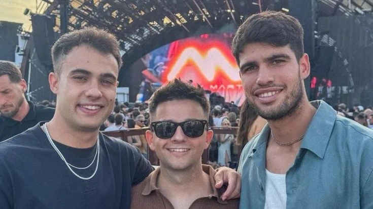 I giorni sfrenati di Alcaraz a Ibiza: feste e dj-set sulla spiaggia. Ma ora testa al Queen’s
