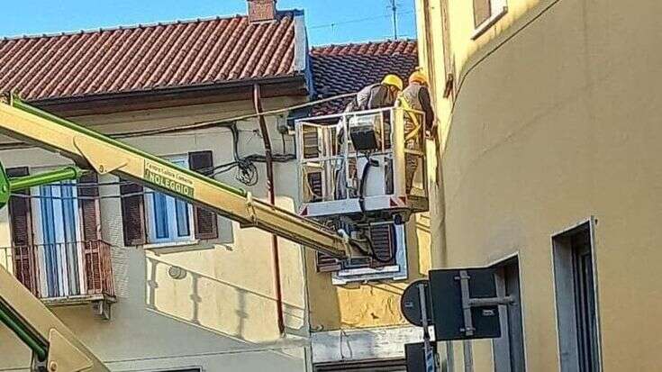 A Barlassina la via del centro che dichiara guerra ai piccioni: “Un obbrobrio, sporcano tutto”