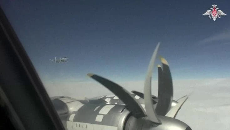 Mare di Bering, bombardieri strategici russi con capacità nucleare sorvolano acque internazionali