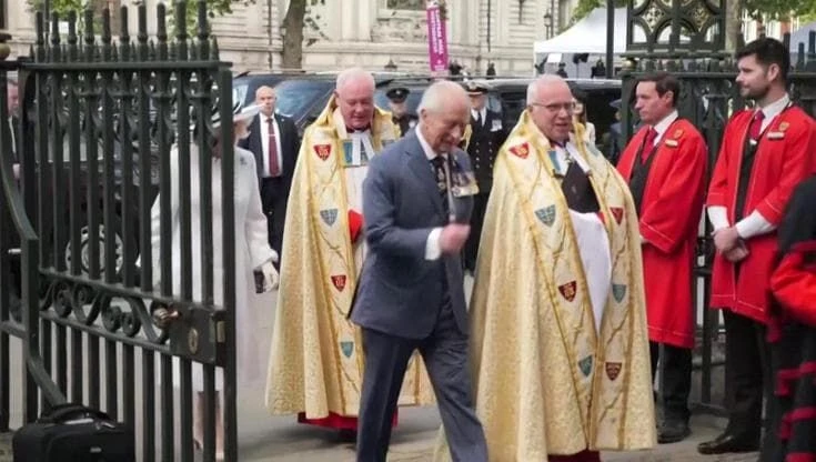 Westminster, l'arrivo di Re Carlo per la cerimonia dell'80o anniversario della vittoria nella II GM