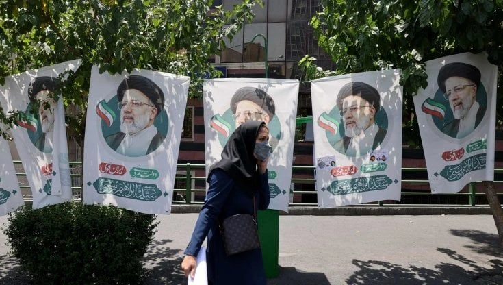 Iran, gli elettori pronti a disertare le urne. Da Khamenei a Rouhani l'appello ad andare a votare