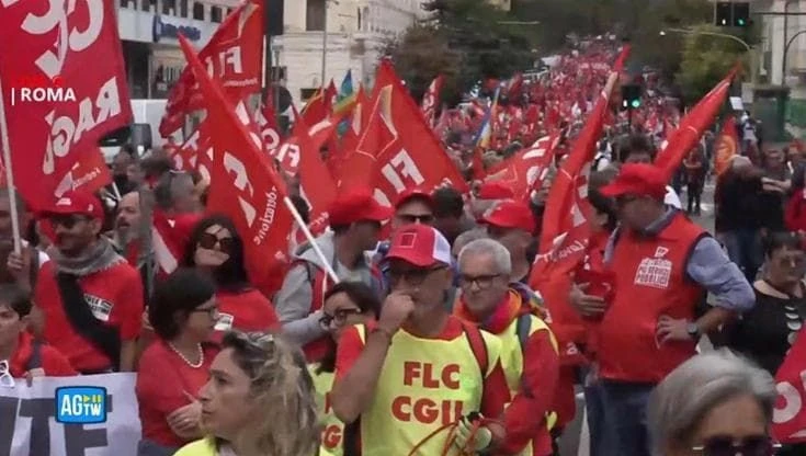 Manifestazione per il lavoro a Roma, il fiume umano da piazza della Repubblica a San Giovanni