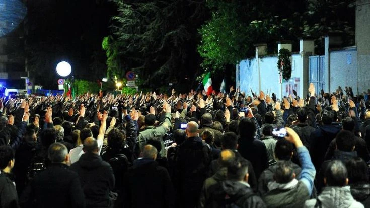 Brescia, facevano propaganda fascista online: “Gruppi virtuali xenofobi e antisemiti”
