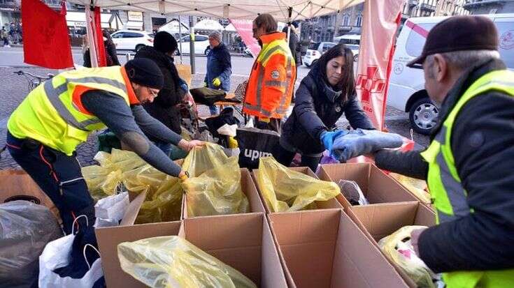 Vestiti e coperte, è il momento di donare: torna a Milano la raccolta solidale per le persone senza fissa dimora