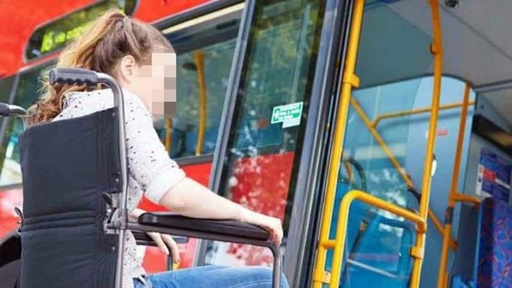 Ragazzina disabile esclusa dalla gita scolastica: la rampa del pullman non funziona