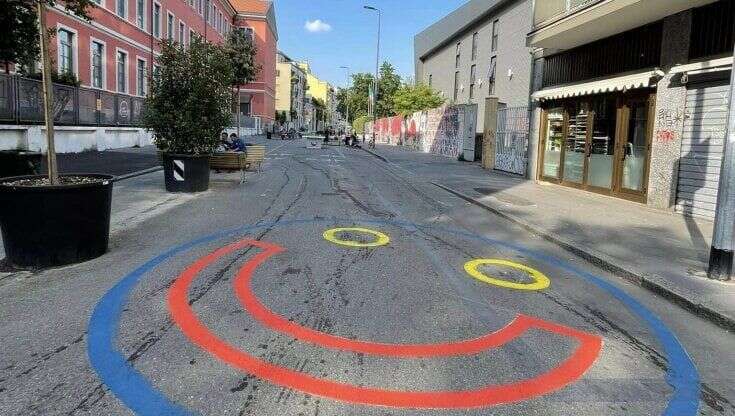 Restyling del quartiere in via Beroldo (zona Loreto): arrivano panchine, tavoli da ping pong e pitture sull'asfalto