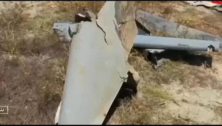 Iran, i Pasdaran mostrano i rottami del drone Usa: 