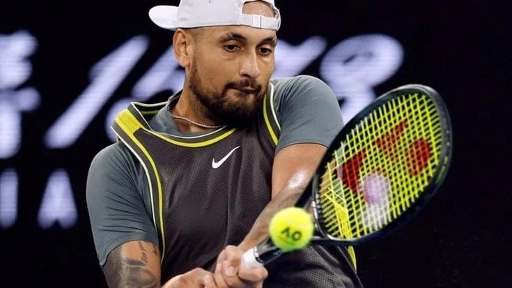 Kyrgios, il nemico di Sinner, cacciato dalla Bbc: non commenterà Wimbledon