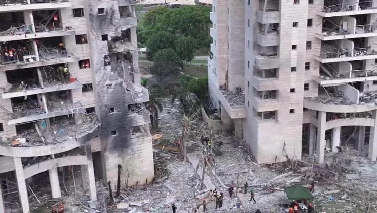 Israele, colpita Petah Tikva a est di Tel Aviv: colpiti alcuno palazzi. Ci sono vittime