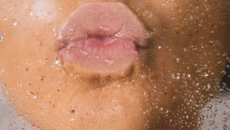 Come struccare le labbra: beauty tip e consigli per mantenerle idratate