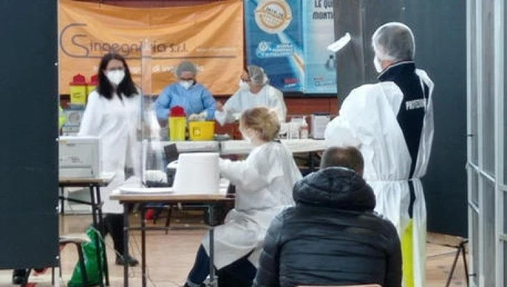 Covid, cambiare vaccino per la seconda dose non è una buona idea