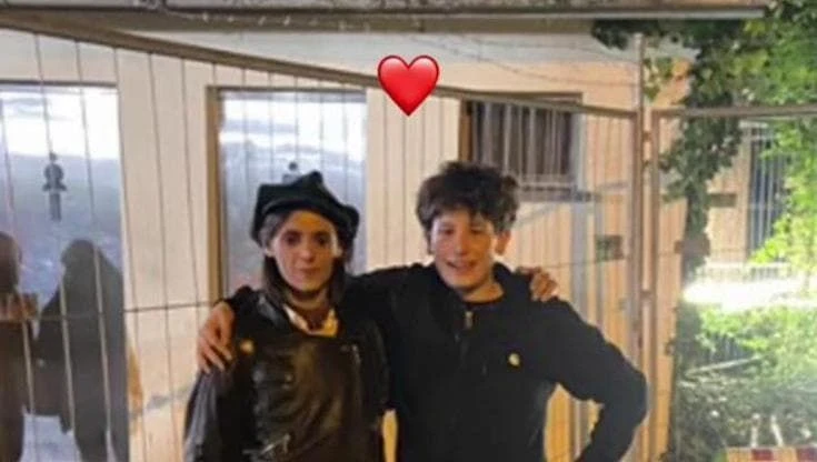 Lucio Corsi, le prove all'Eurovision: all'uscita c'è un giovane fan che lo aspetta da sei ore