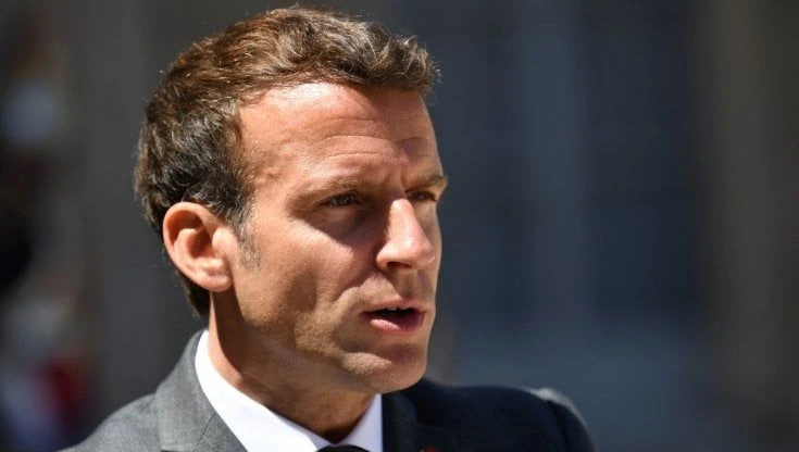 Francia, Macron lancia un piano per lottare contro fake news e ingerenze straniere sui social