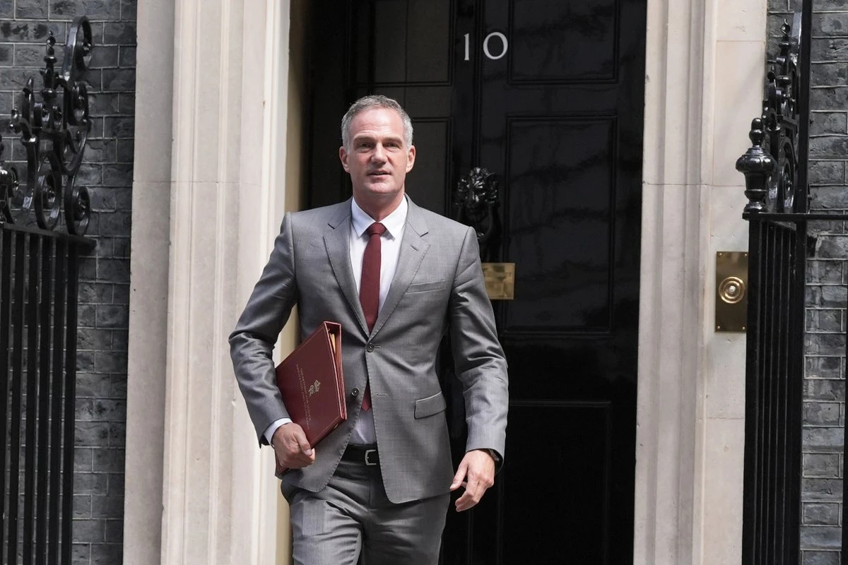 Tech minister Kyle vows action on children’s ‘compulsive’ use of social media