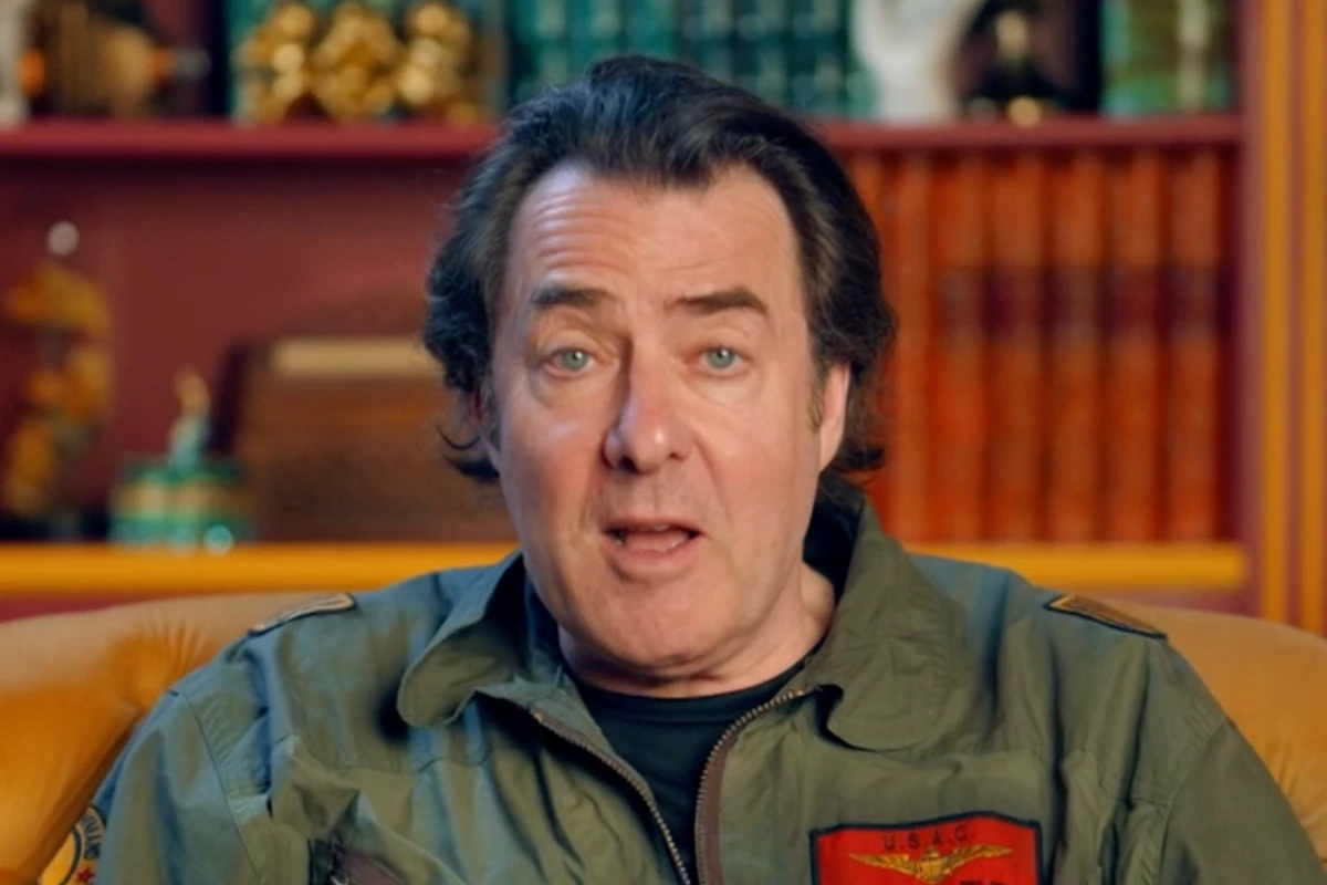 Jonathan Ross warned by Celebrity Traitors for breaking contract