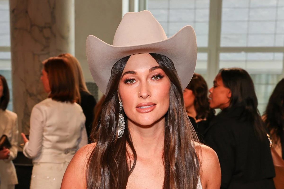 Kacey Musgraves cancels show after breaking rib