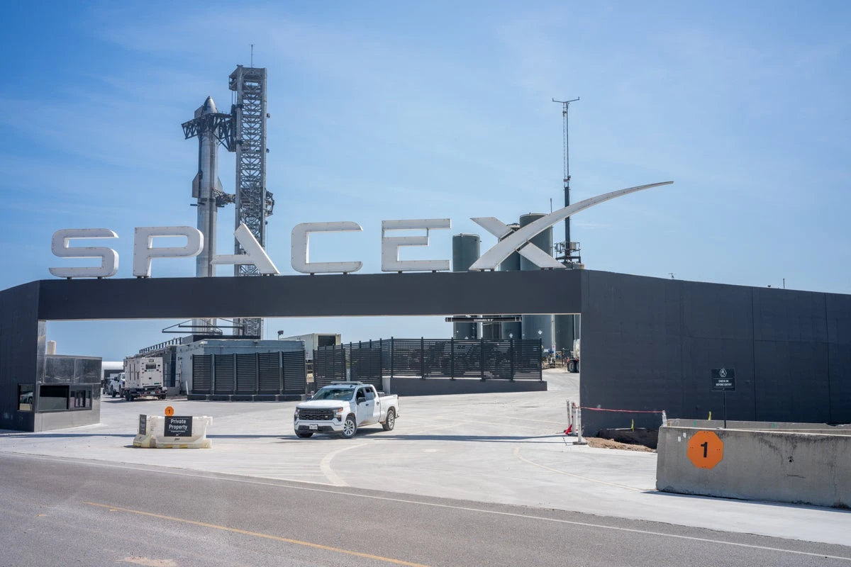 SpaceX lists ‘dishwasher’ and ‘mixologist’ jobs at Starbase City