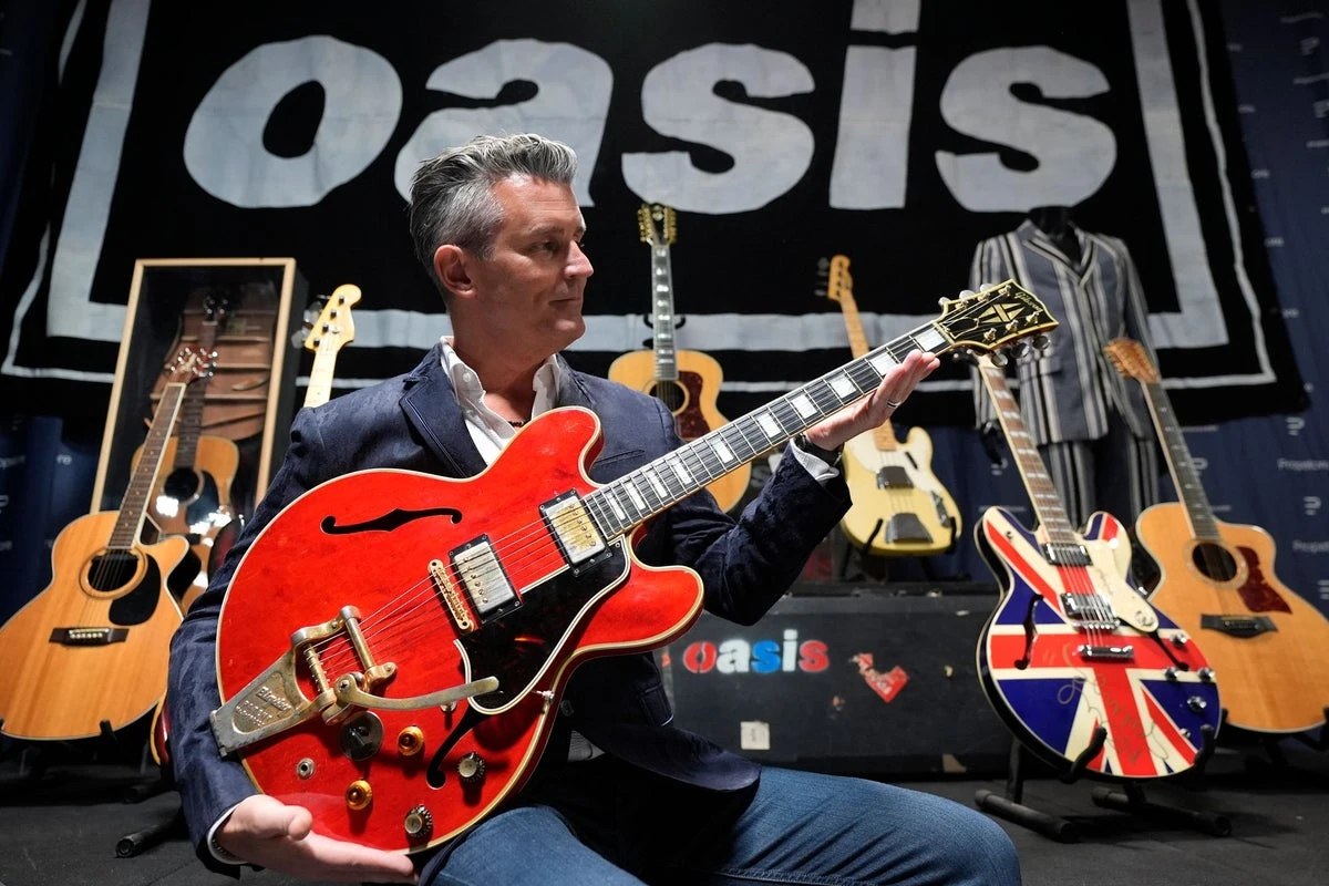Guitar ‘smashed up’ by Liam on the night Oasis split goes to auction