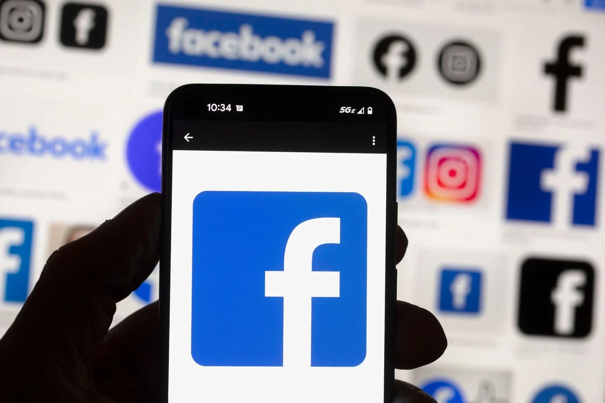 Facebook down for some in US and Europe