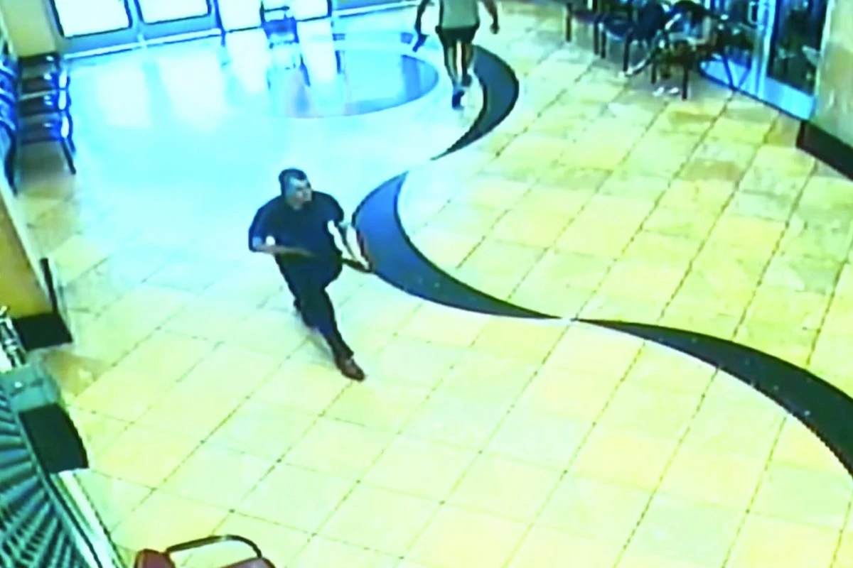 Cops shoot dead gunman whose rifle jammed in mass killing attempt