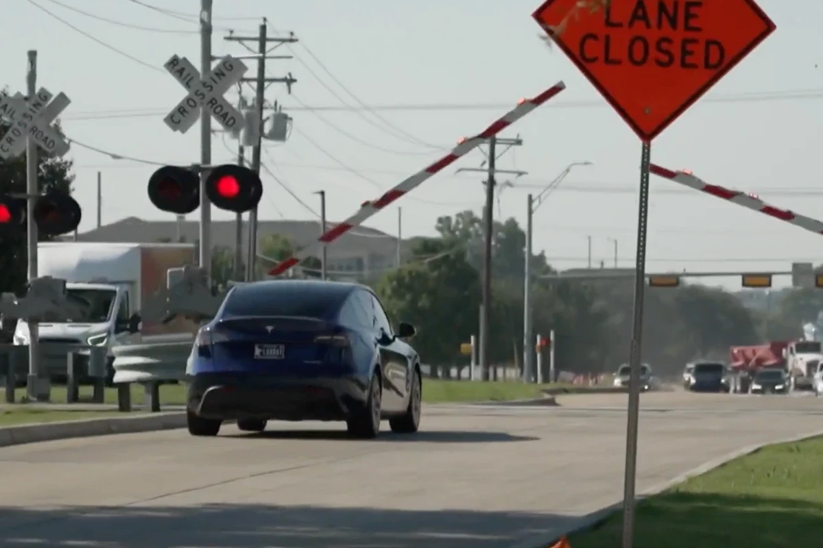 Tesla drivers say self-driving feature fails at some train crossings