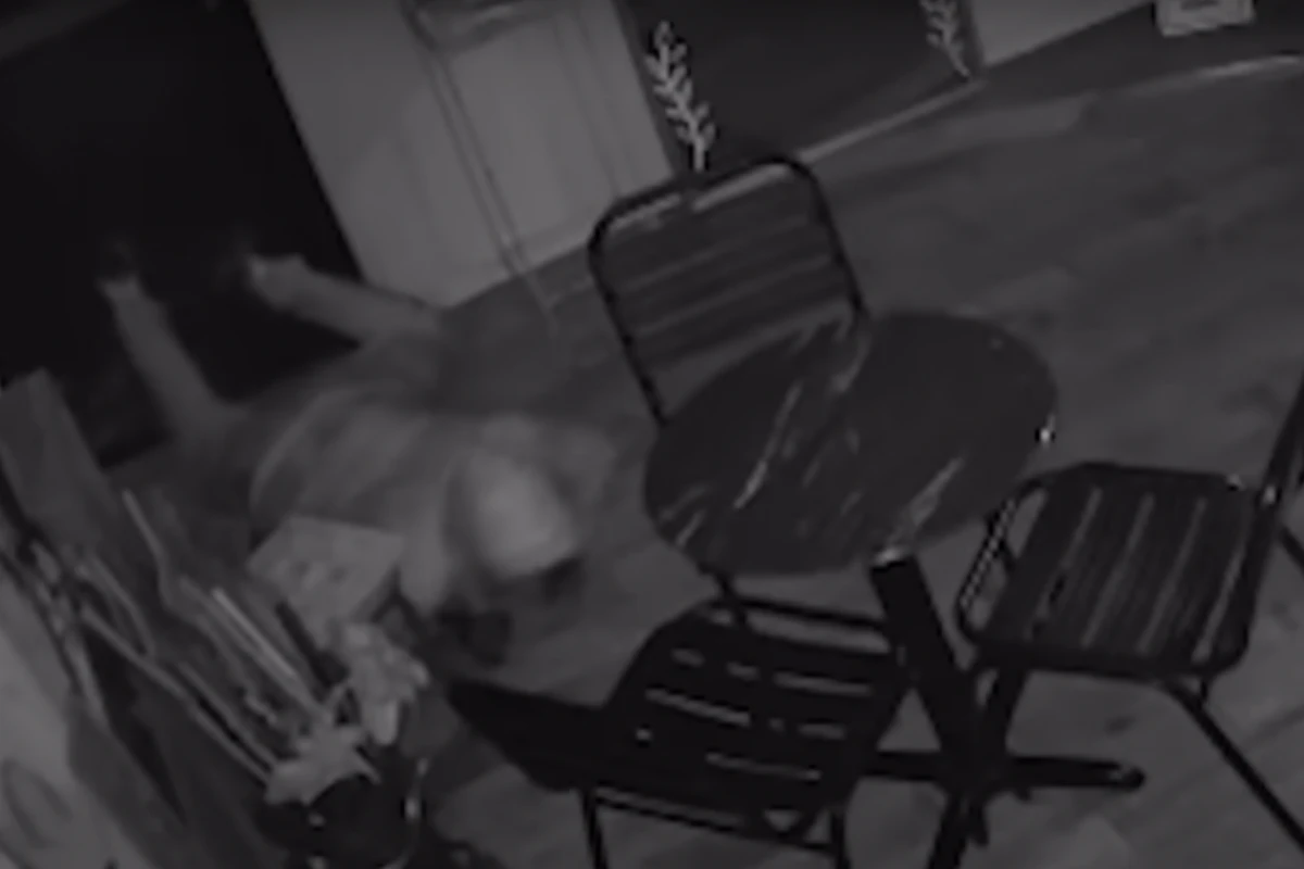 Moment thieves break into shop to steal $2m in cash and jewelry
