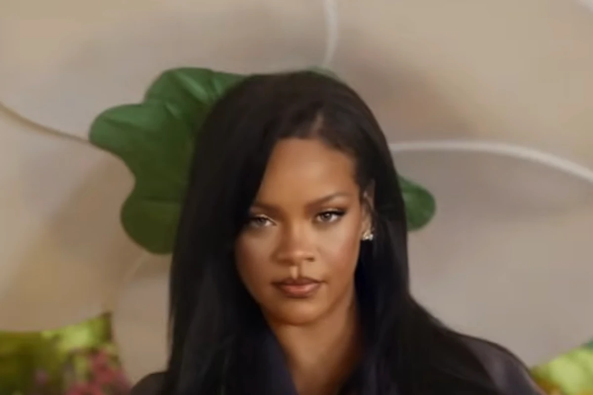 Rihanna divides fans with first song in three years