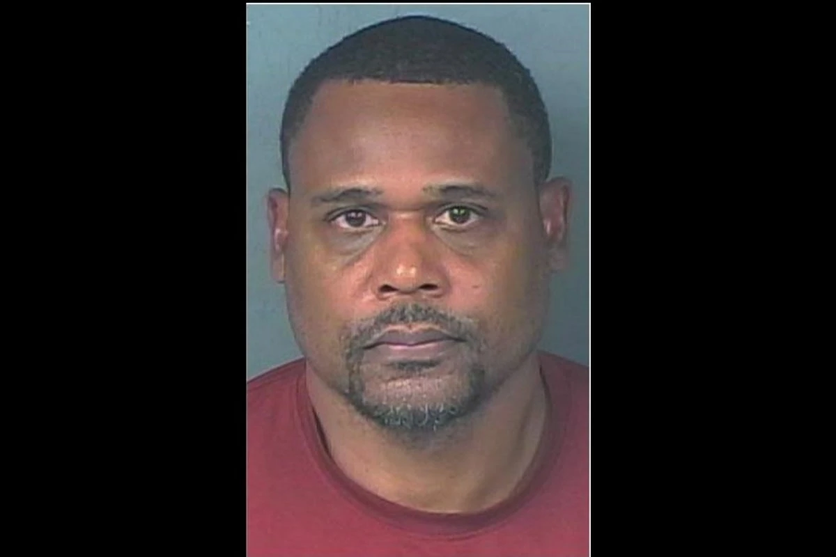 Teacher faces deportation after showing student nude photos: cops