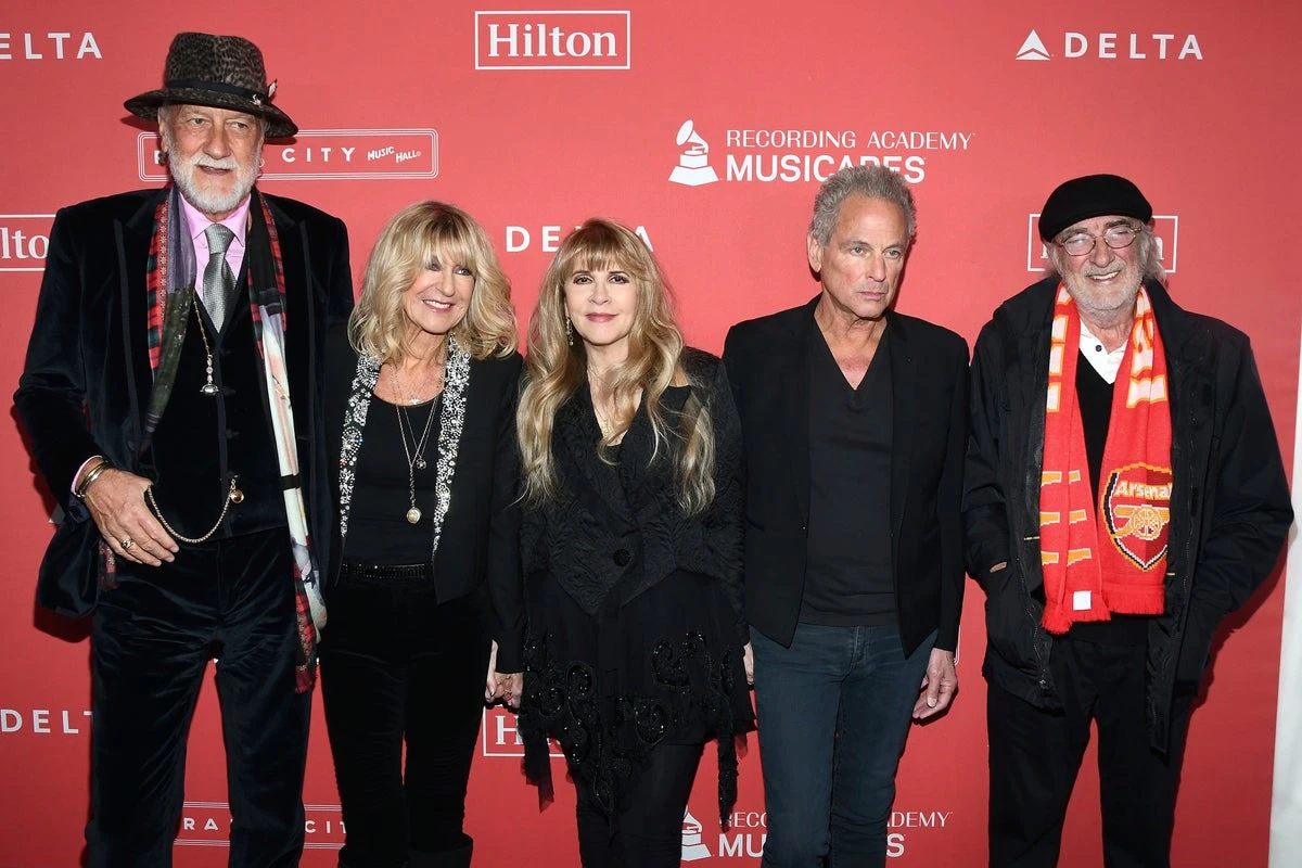 Fleetwood Mac fans whipped into frenzy as band stir reunion rumours