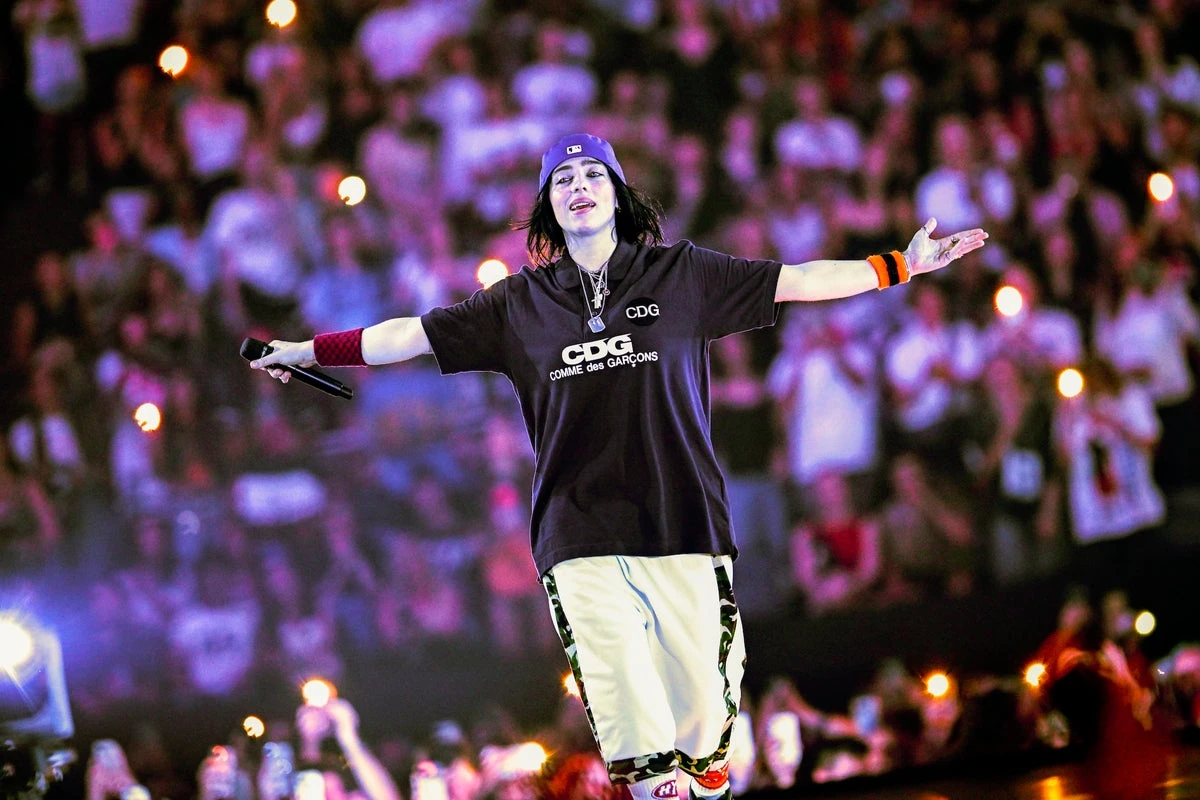 Billie Eilish shows off an introvert’s approach to pop spectacle