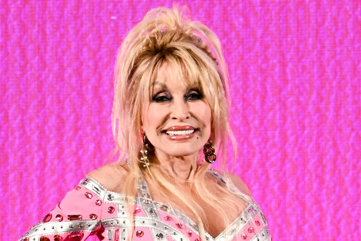 Dolly Parton postpones Vegas residency over ‘health challenges’