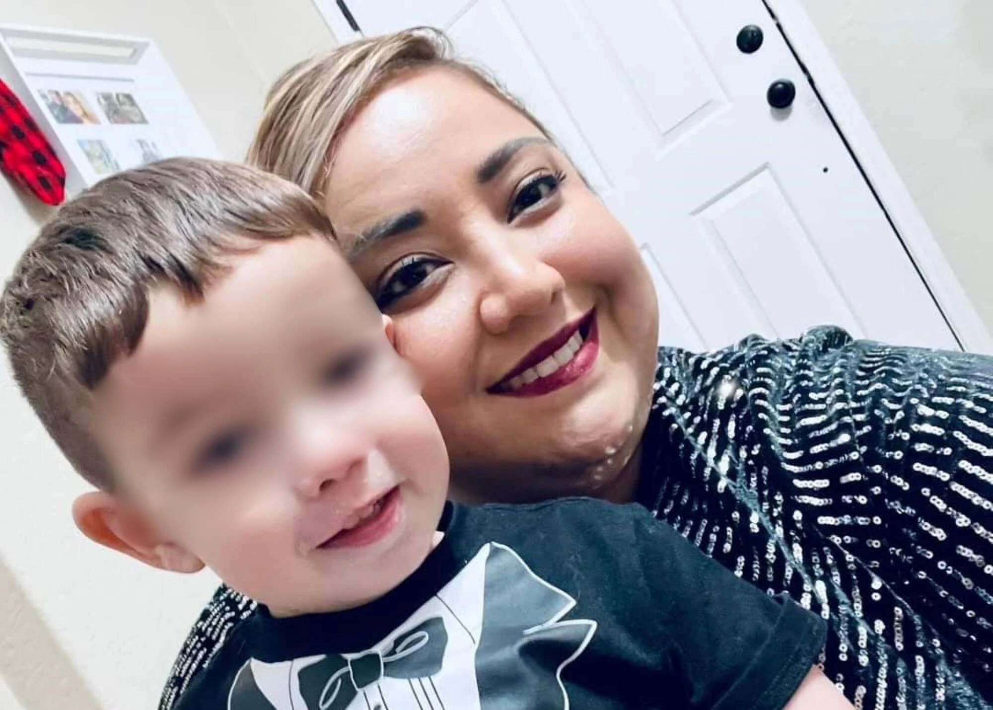 Texas, mamma si suicida e uccide il figlio di 3 anni. L’ultimo messaggio all’ex marito: «Dì addio a tuo figlio»
