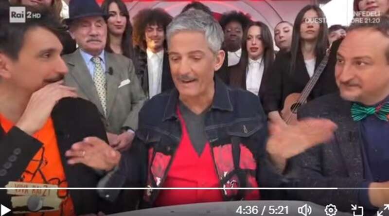 Fiorello e il (falso) comunicato Rai su Amadeus: «Se ne vanno sempre i migliori» – Il video