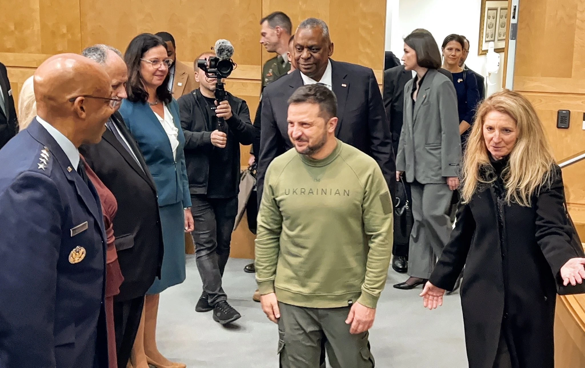 Zelensky arriva negli Usa e striglia i parlamentari repubblicani: «I ritardi sugli aiuti all’Ucraina sono un regalo a Putin»