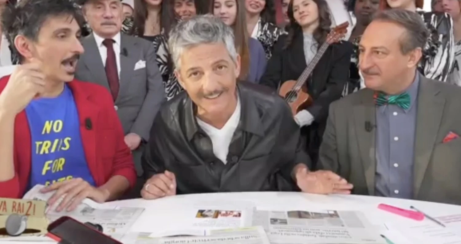 Fiorello fuori dai palinsesti Rai, ma il passaggio a Discovery è «una notizia falsa». Nel 2025 però…
