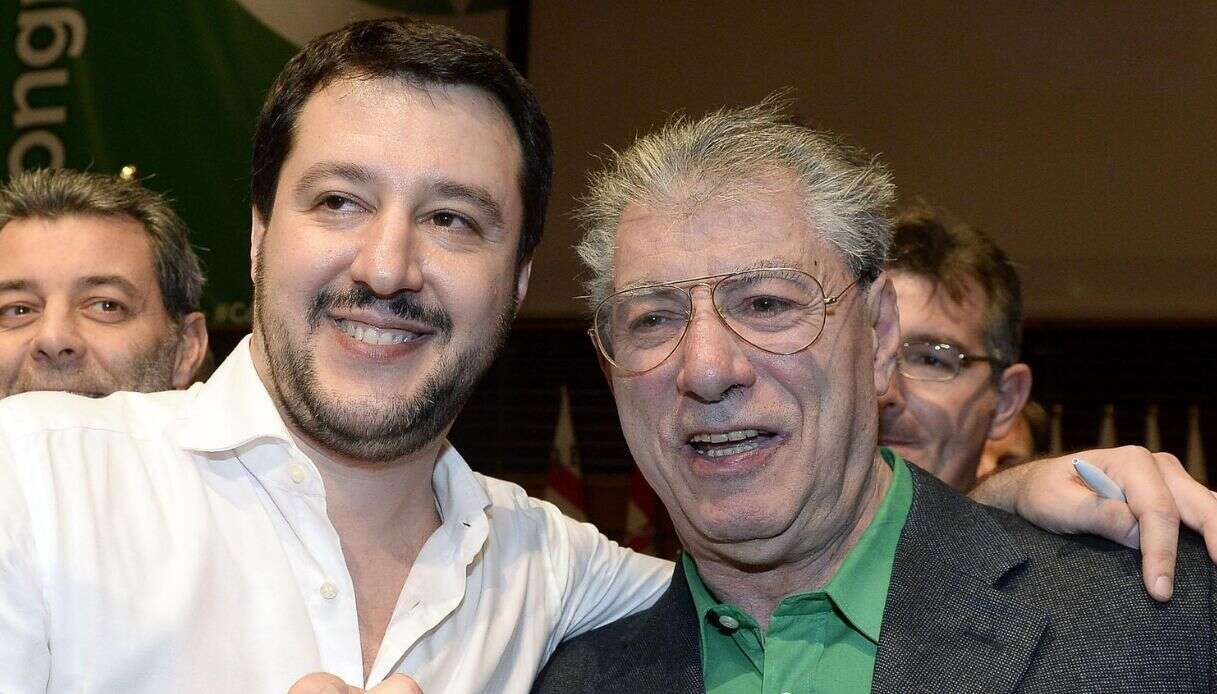 La fake news della morte del Senatùr riavvicina Salvini e Bossi. Il ministro: «Andrò presto a trovarlo»