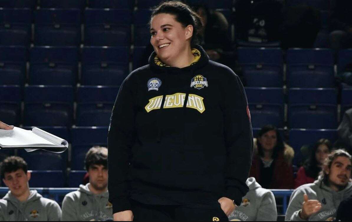 Basket, il body shaming dell’allenatrice contro la giocatrice avversaria: «Pesa 102 chili in più»