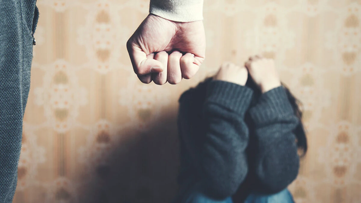 Il vigile a processo per violenze sulla moglie manager: «Per lui ero una pessima madre, perché non ero a casa a fare le pulizie»